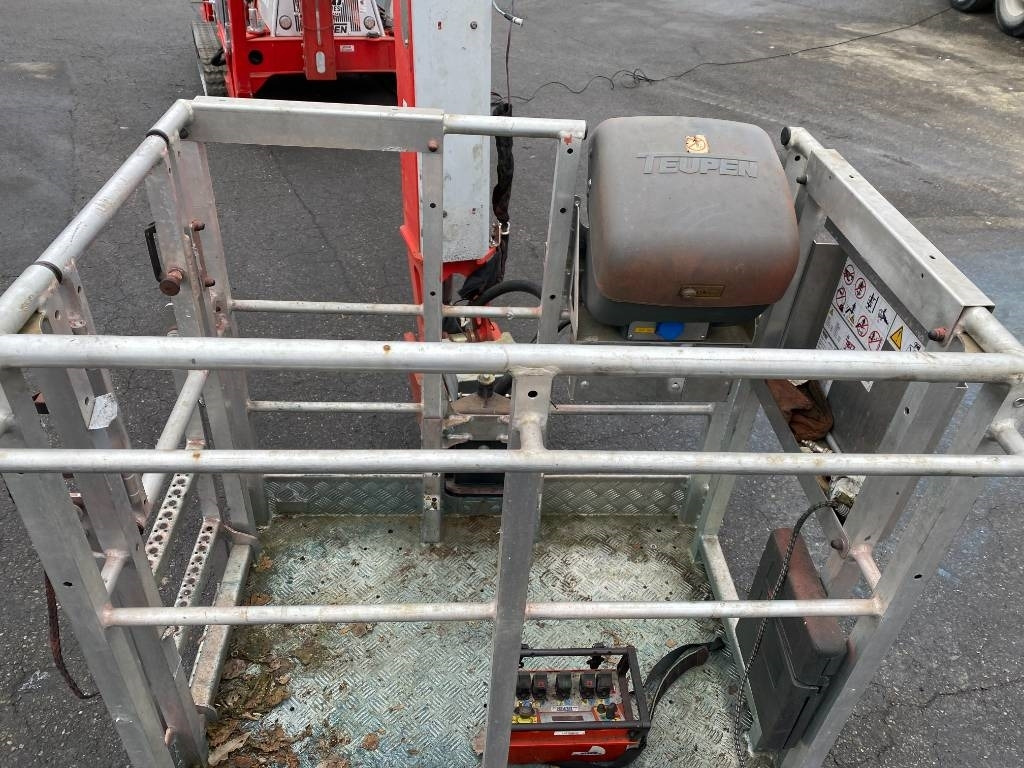 Piattaforma aerea Teupen LEO35T/PLUS a réparer: foto 48