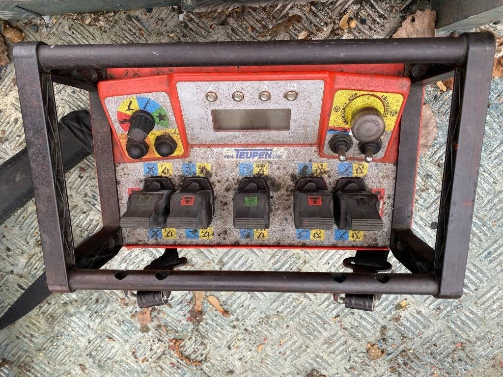 Piattaforma aerea Teupen LEO35T/PLUS a réparer: foto 17