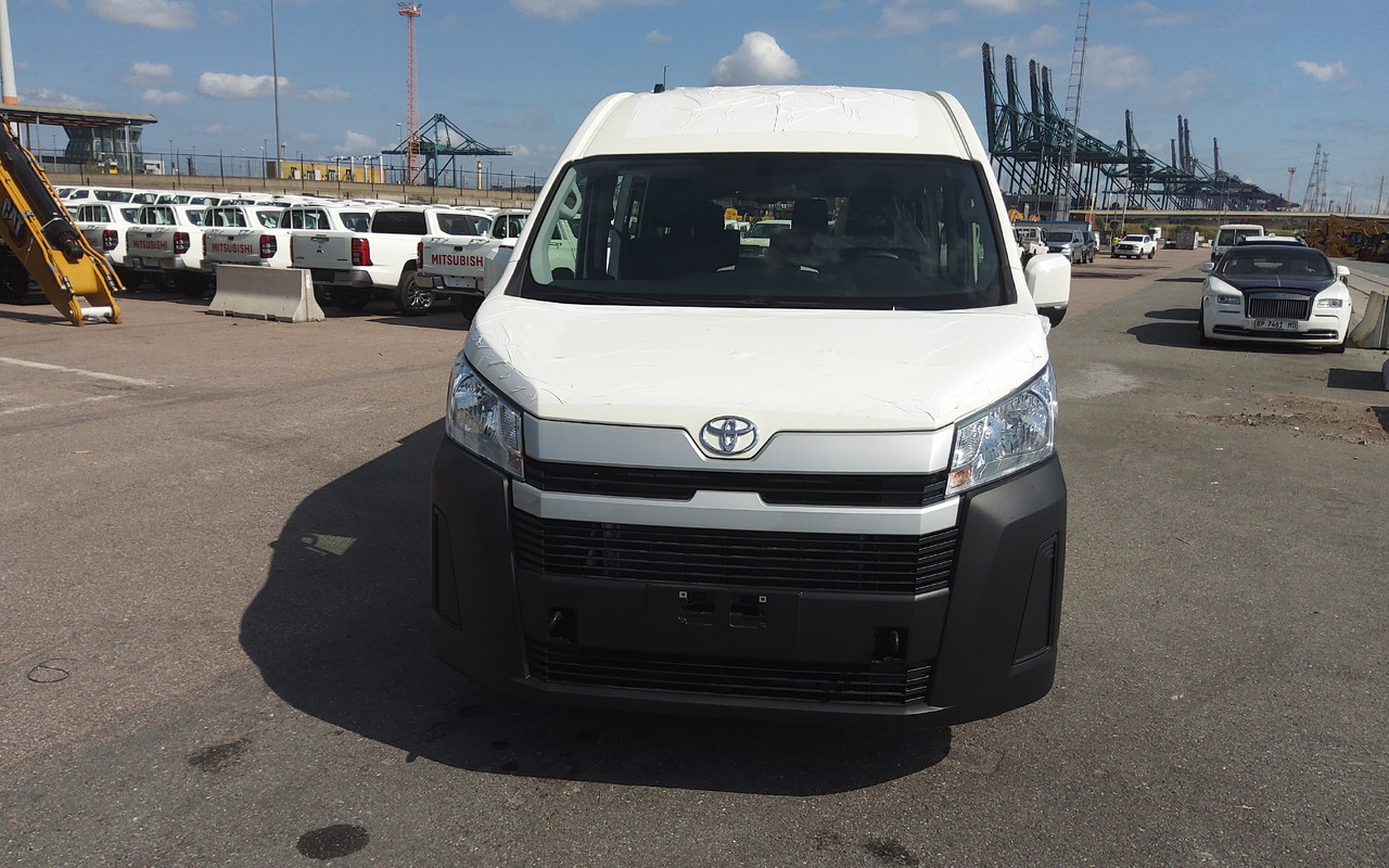 Toyota Hiace HIGH ROOF / TOIT HAUT 3.5L Petrol Manual - Minibus, Pulmino: foto 2 Toyota Hiace HIGH ROOF / TOIT HAUT 3.5L Petrol Manual - Minibus, Pulmino: foto 2