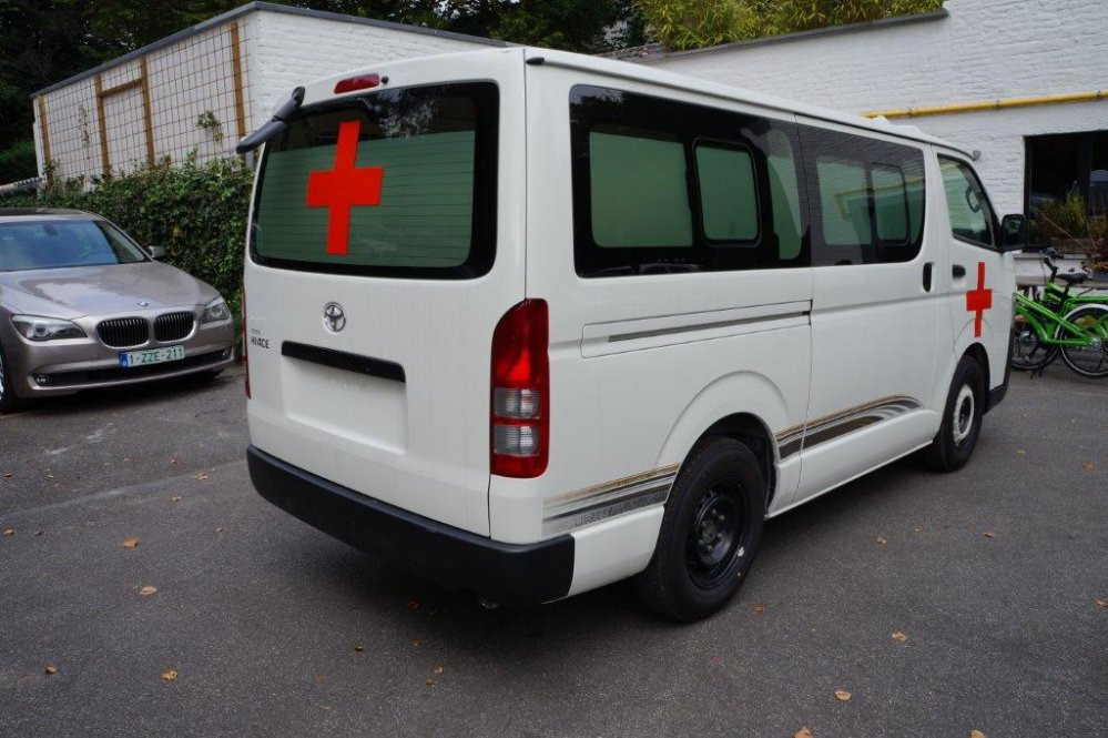 Toyota Hiace STANDARD ROOF ambulance 2.5L Diesel Manual - Minibus, Pulmino: foto 4 Toyota Hiace STANDARD ROOF ambulance 2.5L Diesel Manual - Minibus, Pulmino: foto 4