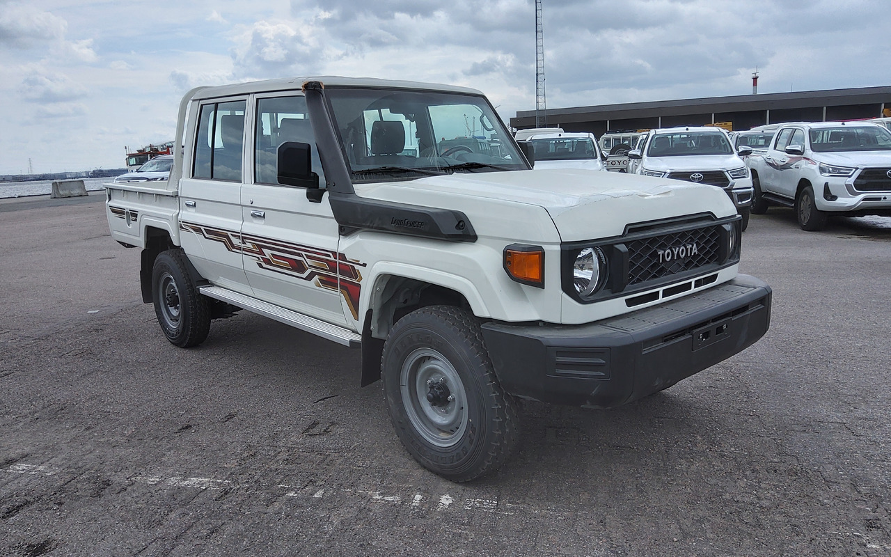 Toyota Toyota Land cruiser 79 grj double cabin 4.0L Petrol Manual 5 SEATS/PLACES - Pick-up: foto 3 Toyota Toyota Land cruiser 79 grj double cabin 4.0L Petrol Manual 5 SEATS/PLACES - Pick-up: foto 3
