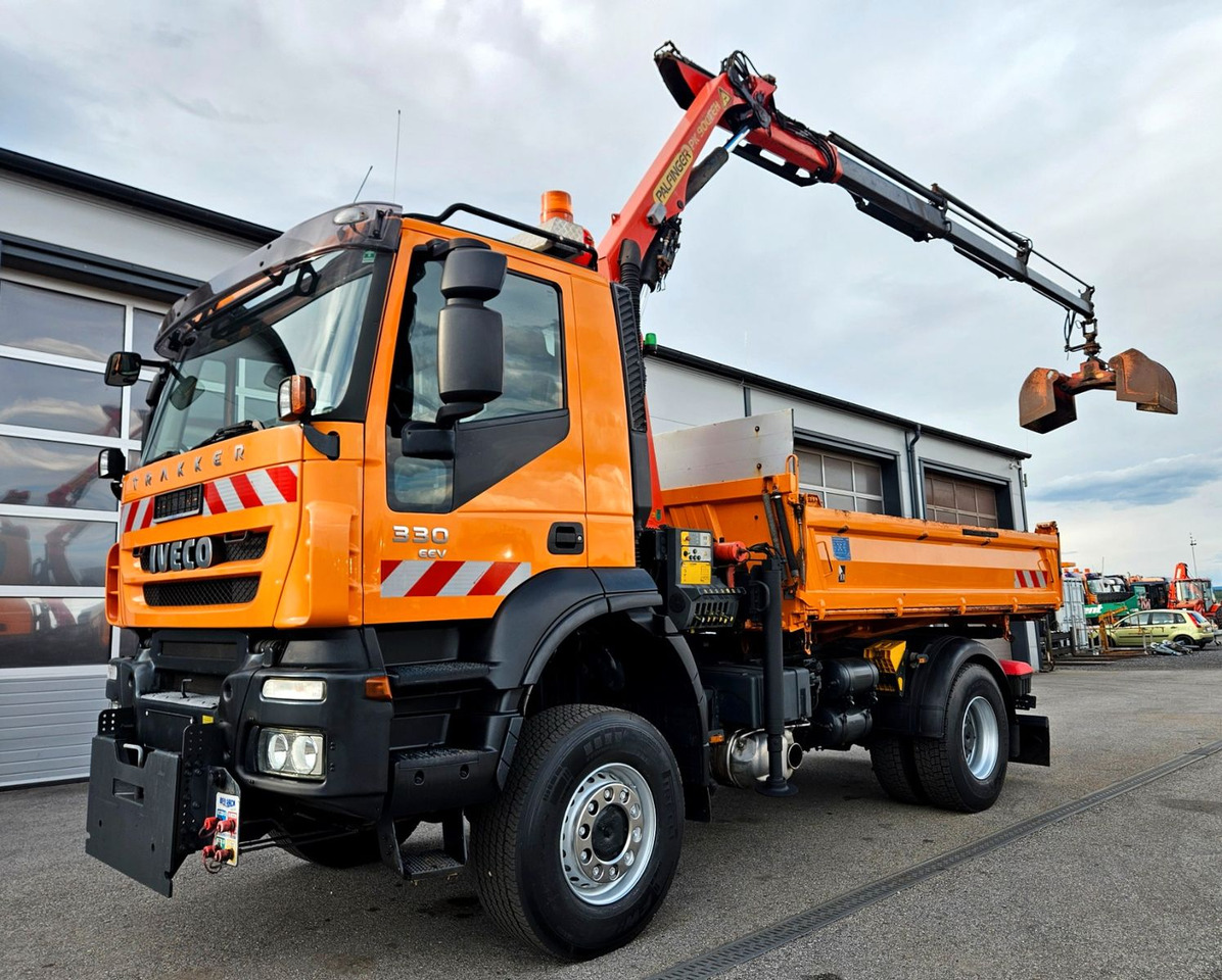 Iveco Trakker 190T33 4x4 Euro5 Kran Palfinger Funk - Autocarro ribaltabile, Camion con gru: foto 1 Iveco Trakker 190T33 4x4 Euro5 Kran Palfinger Funk - Autocarro ribaltabile, Camion con gru: foto 1