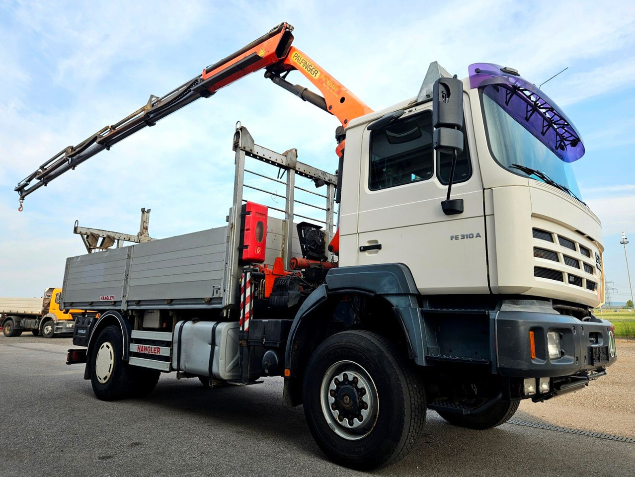 MAN FE310 A 4x4 Palfinger PK16502 Funk Kran - Camion con gru: foto 3 MAN FE310 A 4x4 Palfinger PK16502 Funk Kran - Camion con gru: foto 3