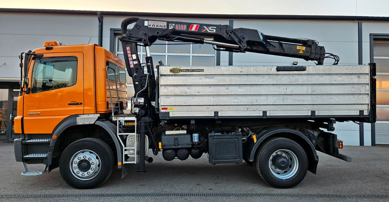 Mercedes-Benz AXOR 1828 HIAB 122 ES-3 DUO Kran - Autocarro ribaltabile, Camion con gru: foto 2 Mercedes-Benz AXOR 1828 HIAB 122 ES-3 DUO Kran - Autocarro ribaltabile, Camion con gru: foto 2