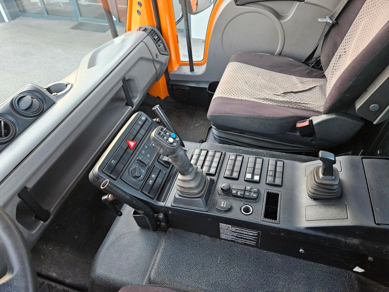 Autocarro ribaltabile Unimog U427 UGE Euro6 VarioPilot Hydrostat: foto 10 Autocarro ribaltabile Unimog U427 UGE Euro6 VarioPilot Hydrostat: foto 10