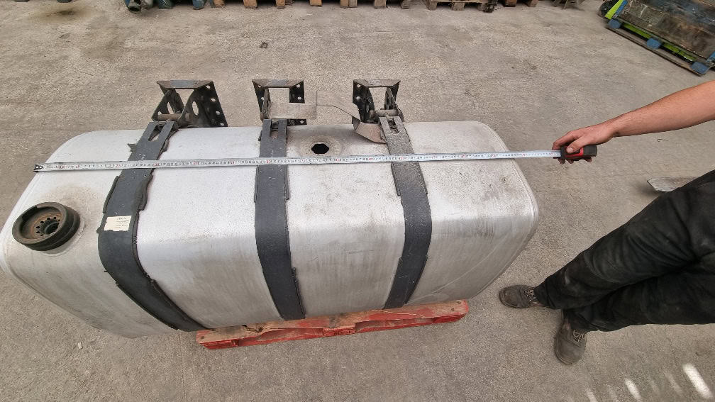 Serbatoio Volvo 570 lt - Serbatoio carburante per Camion: foto 2 Serbatoio Volvo 570 lt - Serbatoio carburante per Camion: foto 2