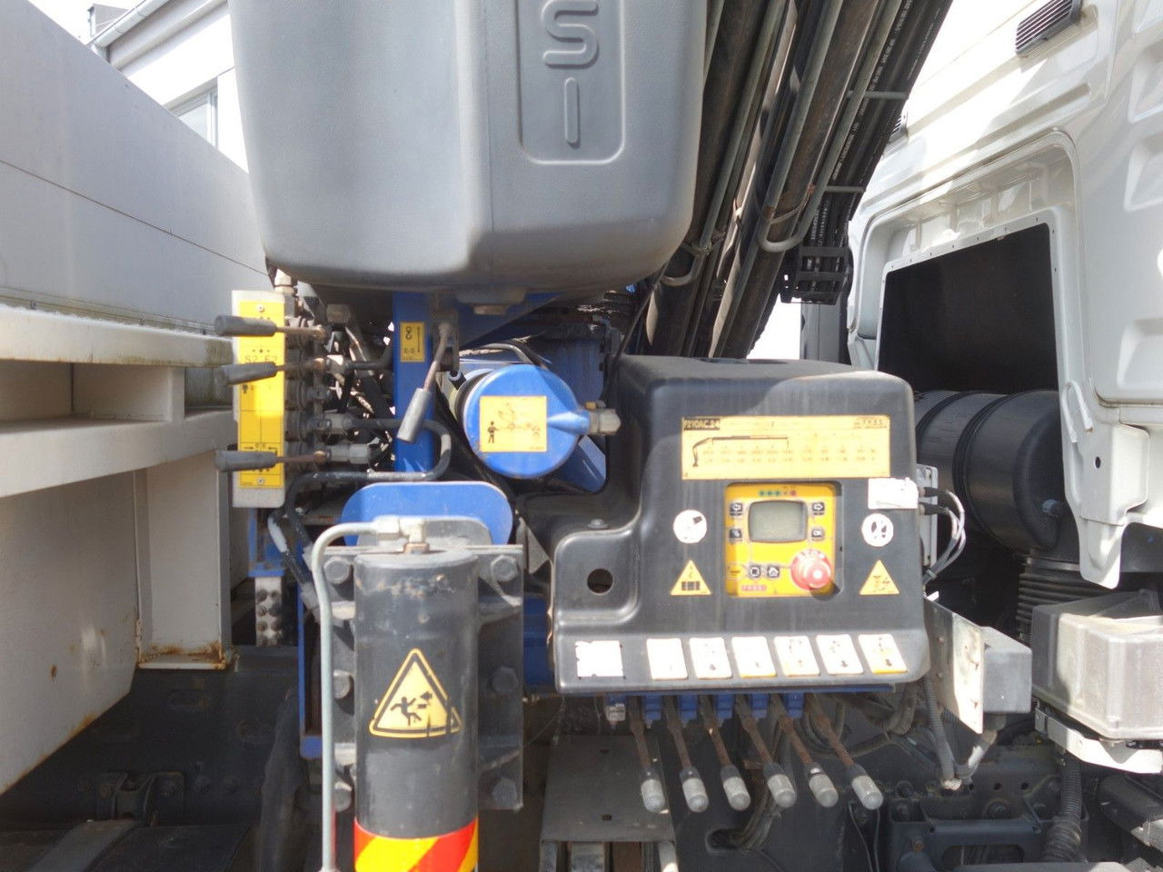 Camion con gru MAN TGS 26.360 FG 6x2 mit Fassi F210C: foto 7 Camion con gru MAN TGS 26.360 FG 6x2 mit Fassi F210C: foto 7