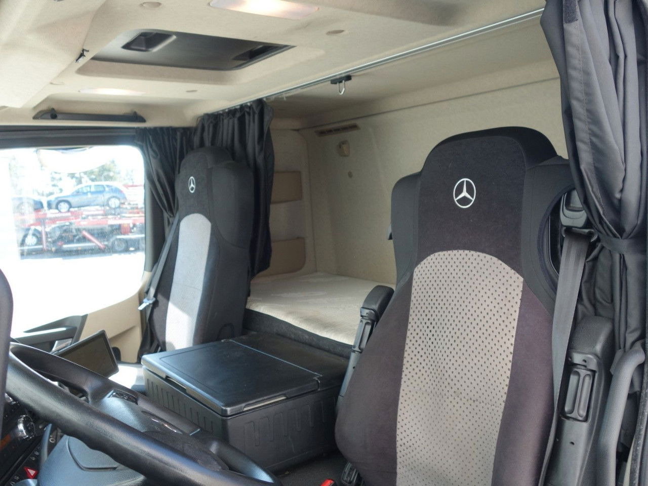 Trattore stradale Mercedes-Benz Actros 1843 Lsnrl LD, Retarder, Navi, 9 Stk.: foto 12 Trattore stradale Mercedes-Benz Actros 1843 Lsnrl LD, Retarder, Navi, 9 Stk.: foto 12