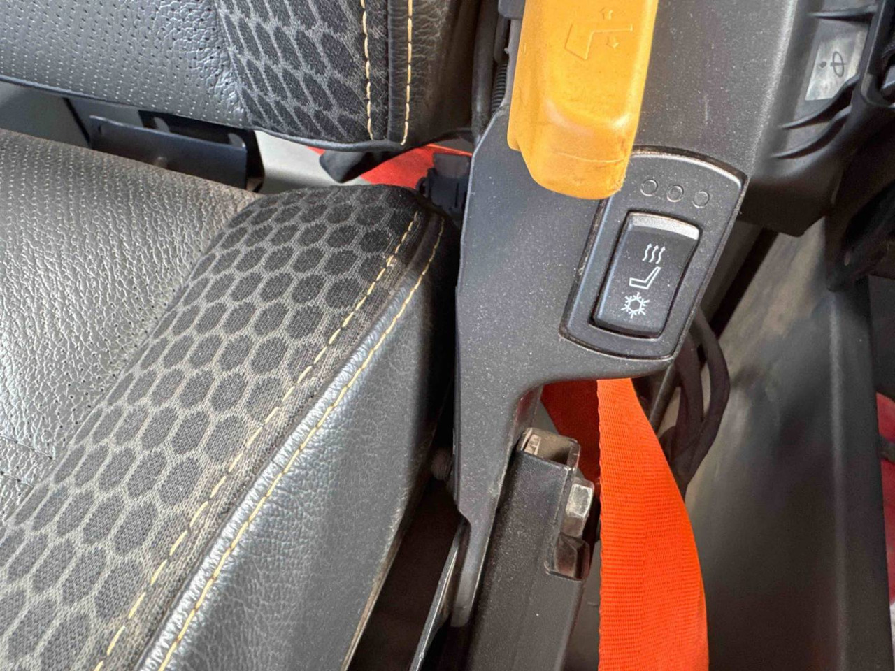 Dumper articolato CAT 730: foto 11