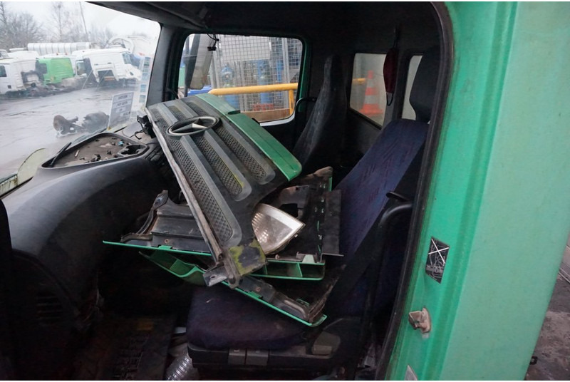 Mercedes-Benz ATEGO F07 KORT RECHTS STUUR 972 890 25 200671 - Cabina e interni per Camion: foto 5 Mercedes-Benz ATEGO F07 KORT RECHTS STUUR 972 890 25 200671 - Cabina e interni per Camion: foto 5