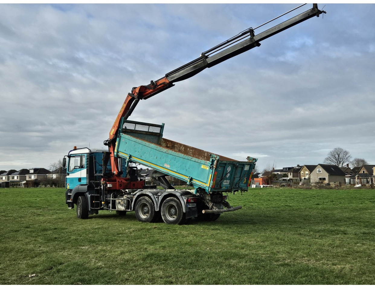 MAN TGA 33.360 TIPPER 3 SIDE CRANE PALFINGER 16502 *REMOTE CONTROL - Autocarro ribaltabile: foto 4 MAN TGA 33.360 TIPPER 3 SIDE CRANE PALFINGER 16502 *REMOTE CONTROL - Autocarro ribaltabile: foto 4