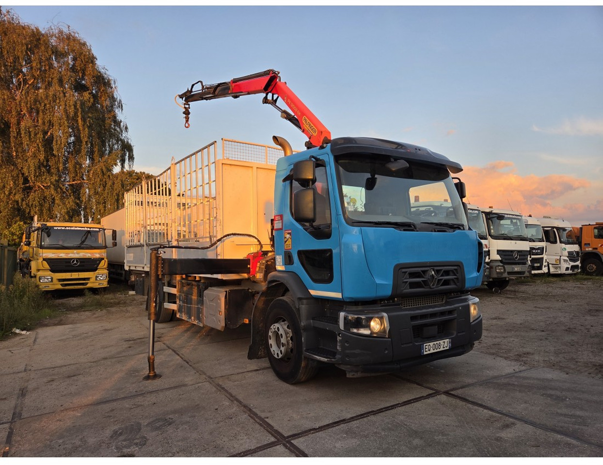 Renault C 280 4X2 Palfinger PK12002 EH Kran Crane Remote Control Automat flatbed truck - Autocarro con pianale/ Cassone fisso, Camion con gru: foto 4 Renault C 280 4X2 Palfinger PK12002 EH Kran Crane Remote Control Automat flatbed truck - Autocarro con pianale/ Cassone fisso, Camion con gru: foto 4