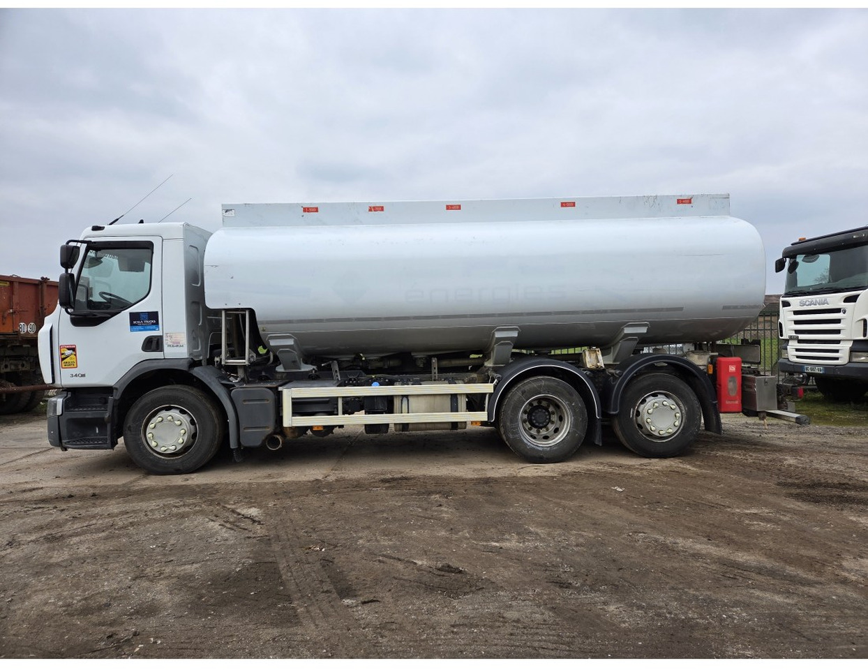 Renault Premium 340 6x2 Fuel Tank 18.540 L 3 compart Steering Axle Retarder Manual gearbox - Camion cisterna: foto 5 Renault Premium 340 6x2 Fuel Tank 18.540 L 3 compart Steering Axle Retarder Manual gearbox - Camion cisterna: foto 5
