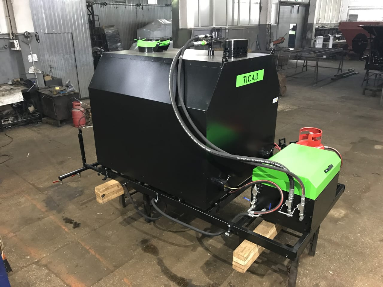 TICAB Manufacturer, Bitumen Sprayer, Asphalt Distributor, 2000L - Spruzzatrice di emulsione bituminosa: foto 2 TICAB Manufacturer, Bitumen Sprayer, Asphalt Distributor, 2000L - Spruzzatrice di emulsione bituminosa: foto 2