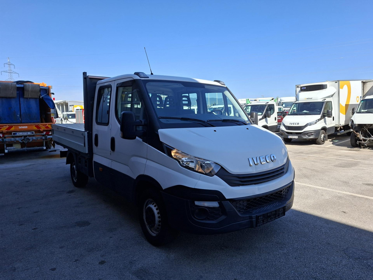 IVECO Daily 35S12 - Furgone chiuso, Furgone doppia cabina: foto 2 IVECO Daily 35S12 - Furgone chiuso, Furgone doppia cabina: foto 2