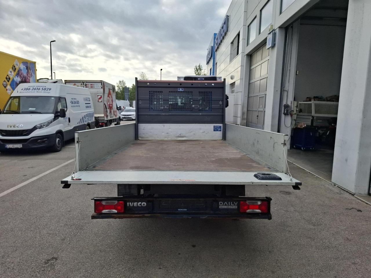 IVECO Daily 35S16A8 - Furgone chiuso, Furgone doppia cabina: foto 5 IVECO Daily 35S16A8 - Furgone chiuso, Furgone doppia cabina: foto 5