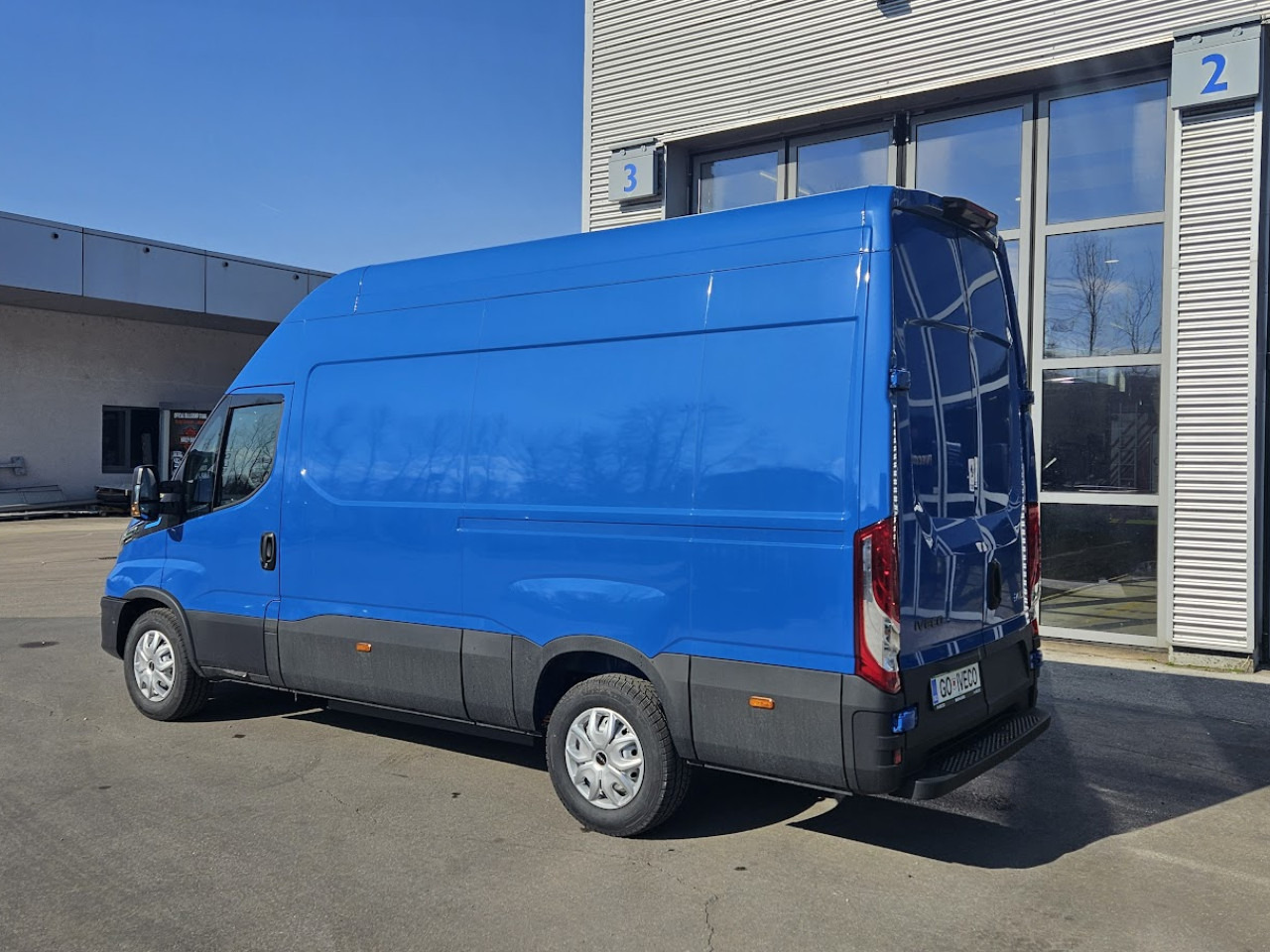 IVECO Daily ELEKTRIČNI 35 C 18H - Pulmino, Furgone elettrico: foto 3 IVECO Daily ELEKTRIČNI 35 C 18H - Pulmino, Furgone elettrico: foto 3