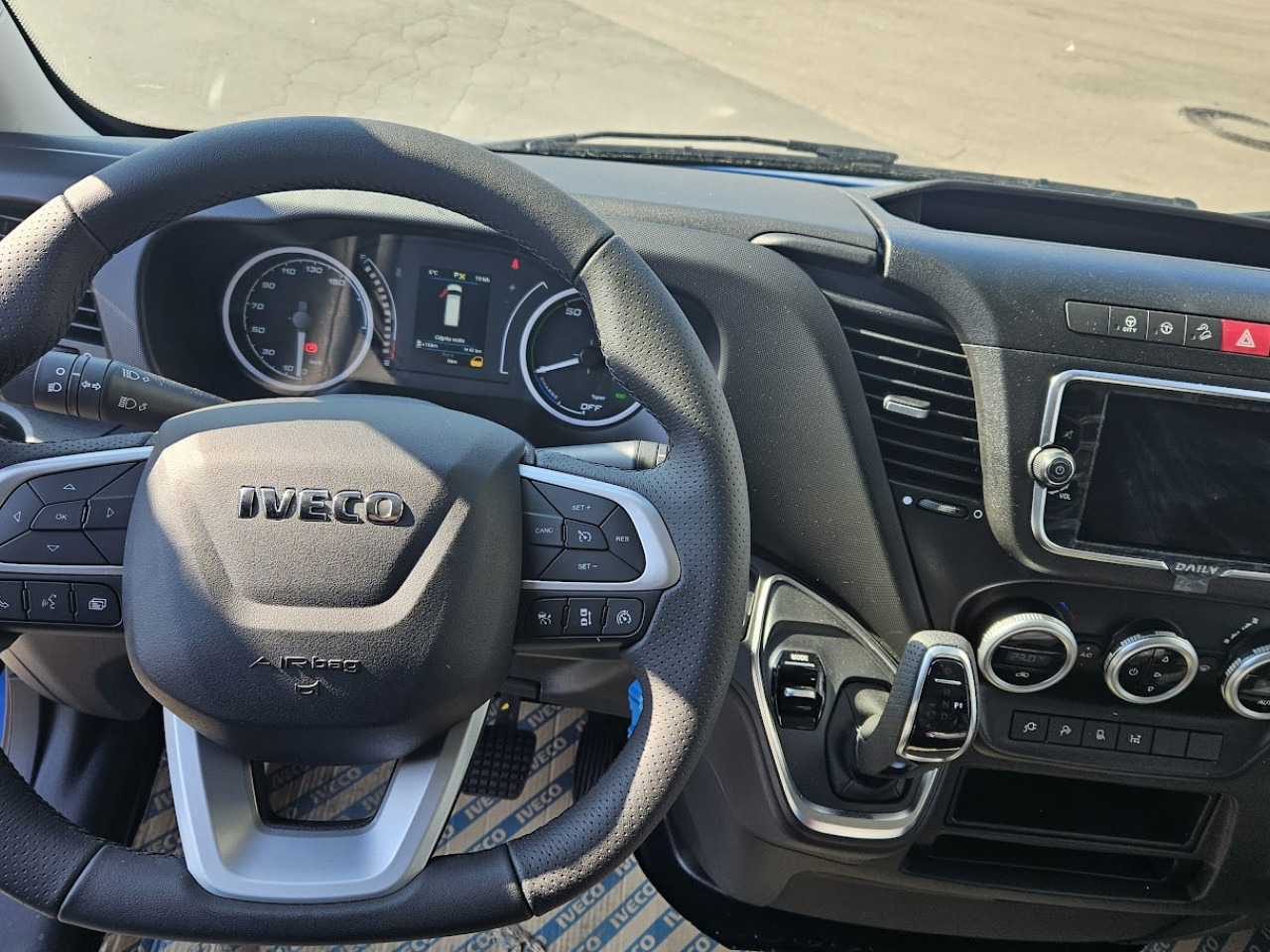 IVECO Daily ELEKTRIČNI 35 C 18H - Pulmino, Furgone elettrico: foto 4 IVECO Daily ELEKTRIČNI 35 C 18H - Pulmino, Furgone elettrico: foto 4