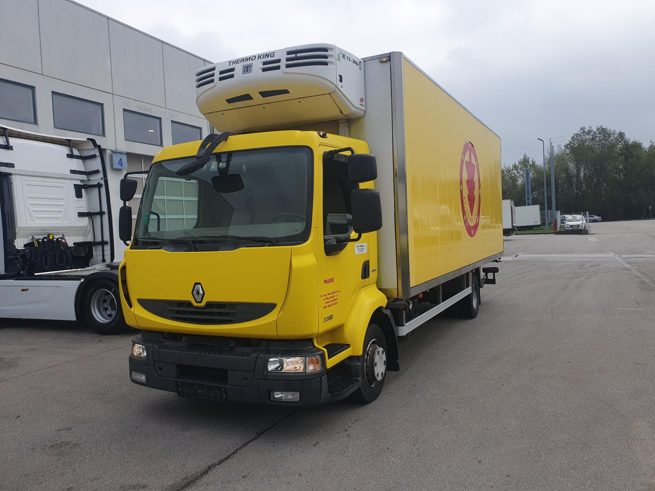 RENAULT Midlum 220.12 - Autocarro frigorifero: foto 1 RENAULT Midlum 220.12 - Autocarro frigorifero: foto 1