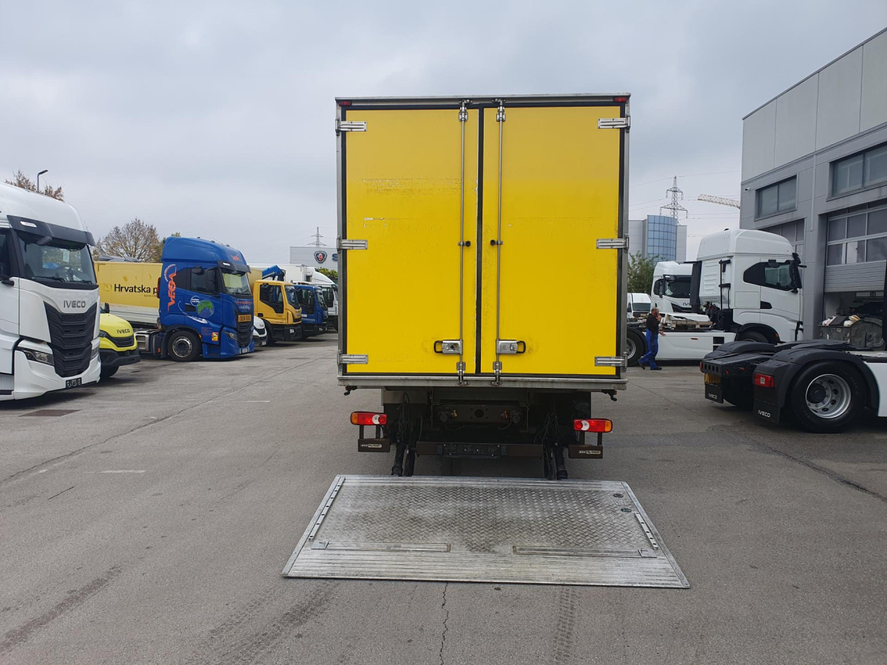 Autocarro frigorifero RENAULT Midlum 220.12: foto 8 Autocarro frigorifero RENAULT Midlum 220.12: foto 8