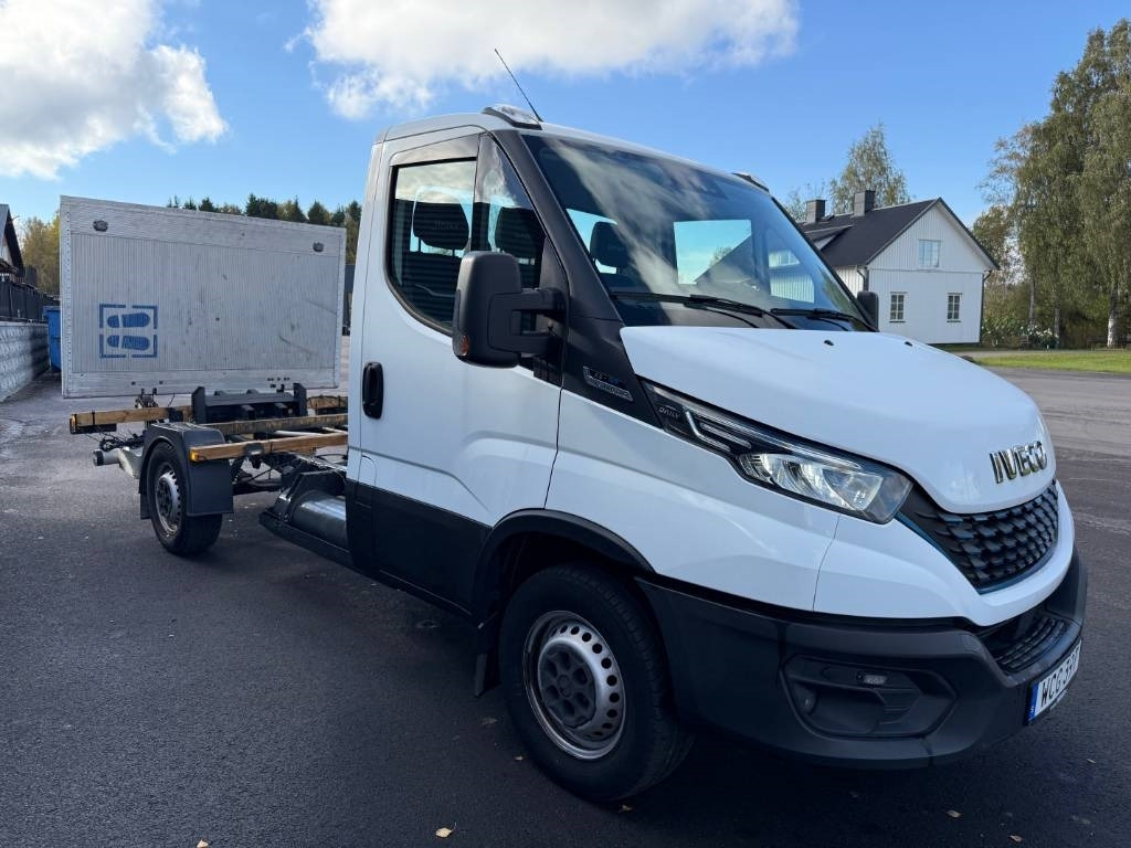 Iveco Daily 35 - NP Hi - Matic - Furgone chiuso: foto 2 Iveco Daily 35 - NP Hi - Matic - Furgone chiuso: foto 2