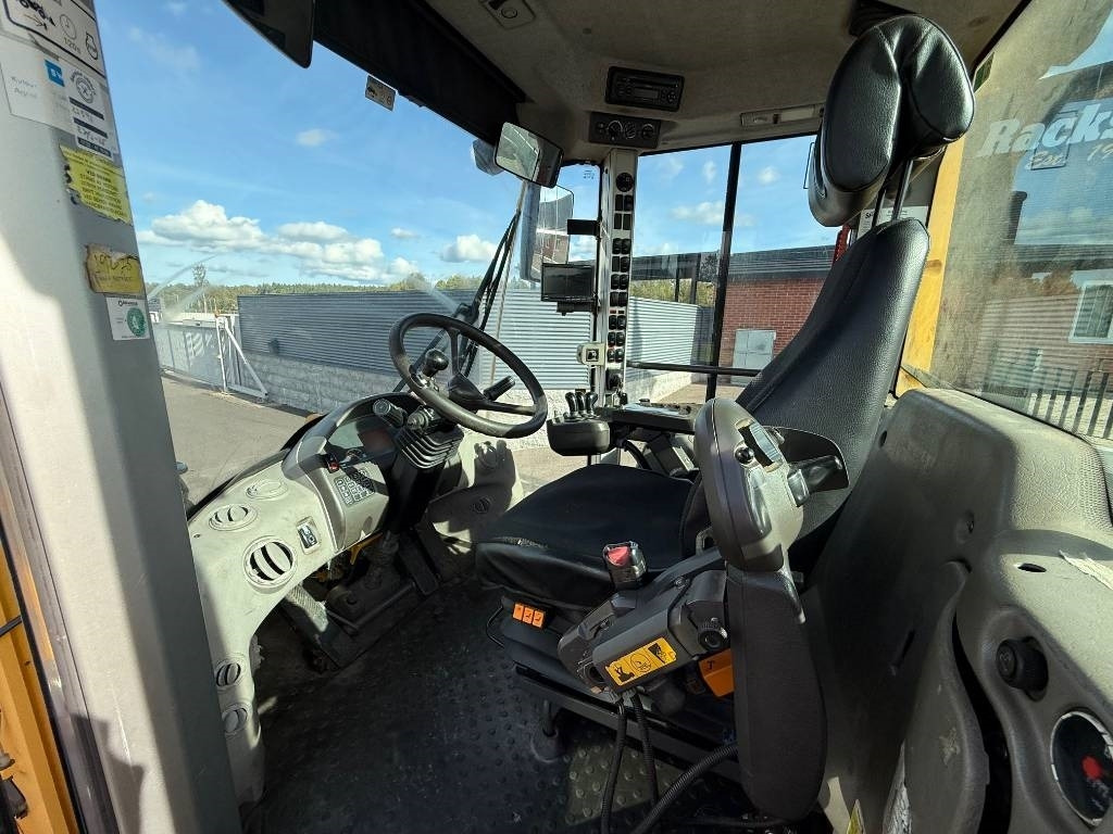 Pala gommata Volvo L 120 F: foto 9