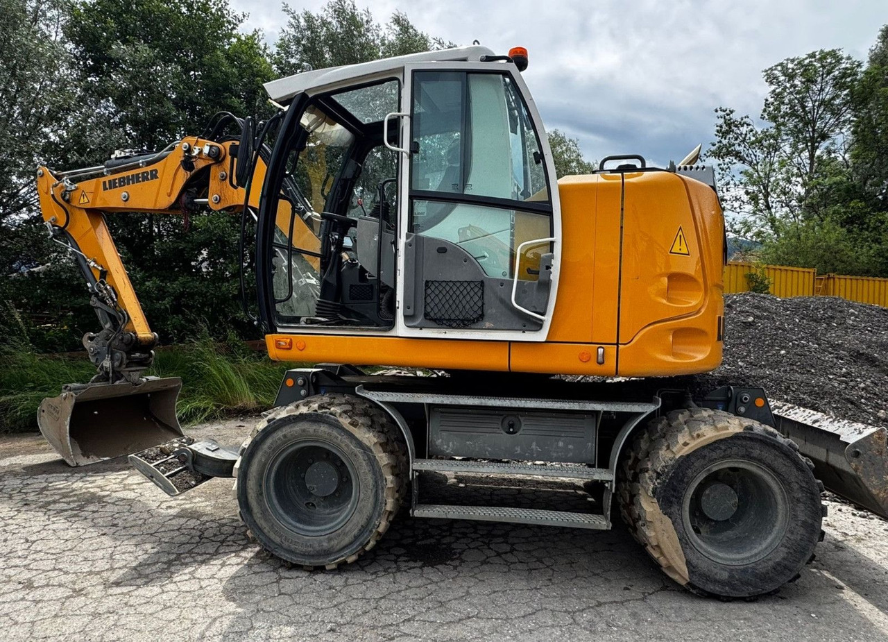 Liebherr A910 Compact Litronic,3 Schaufeln,Schnellwechsle - Escavatore gommato: foto 1 Liebherr A910 Compact Litronic,3 Schaufeln,Schnellwechsle - Escavatore gommato: foto 1