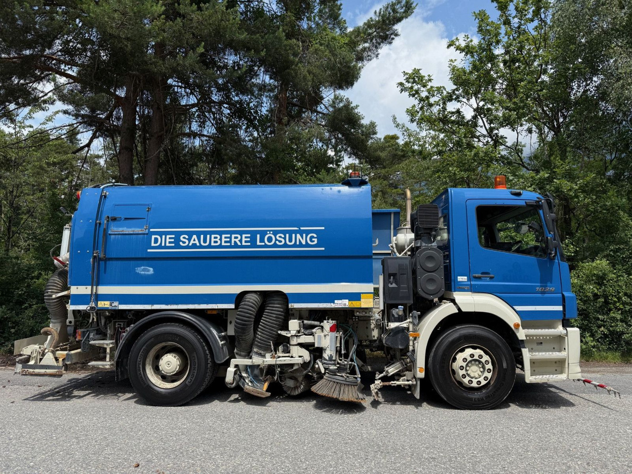 Mercedes-Benz Axor 1829 4x2, E5, EPS, RHD, Faun Kehrmaschine - Spazzatrice stradale: foto 5 Mercedes-Benz Axor 1829 4x2, E5, EPS, RHD, Faun Kehrmaschine - Spazzatrice stradale: foto 5