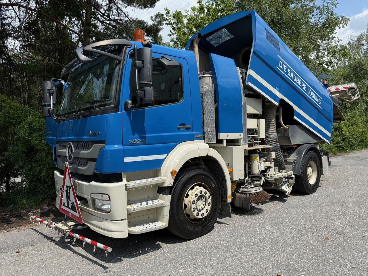 Mercedes-Benz Axor 1829 4x2, E5, EPS, RHD, Faun Kehrmaschine - Spazzatrice stradale: foto 1 Mercedes-Benz Axor 1829 4x2, E5, EPS, RHD, Faun Kehrmaschine - Spazzatrice stradale: foto 1