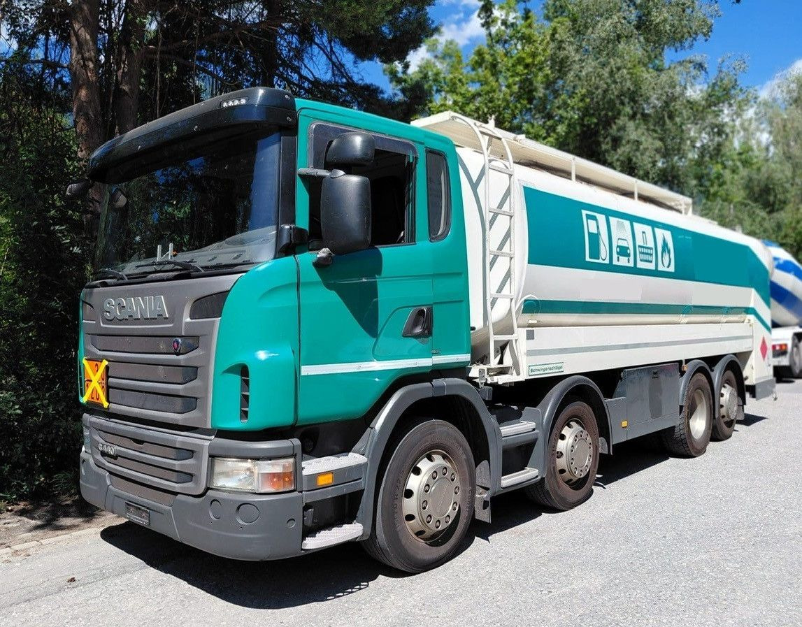 Scania G440 8x2, E5, Schwingenschloegel, 2 Kammern, ADR - Camion cisterna: foto 2 Scania G440 8x2, E5, Schwingenschloegel, 2 Kammern, ADR - Camion cisterna: foto 2