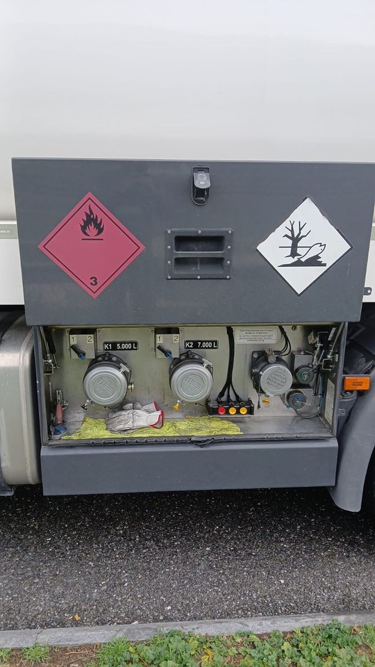 Scania P450 LB 4x2, ADR, Schwarzmueller Anhaenger Fuel - Camion cisterna: foto 5 Scania P450 LB 4x2, ADR, Schwarzmueller Anhaenger Fuel - Camion cisterna: foto 5