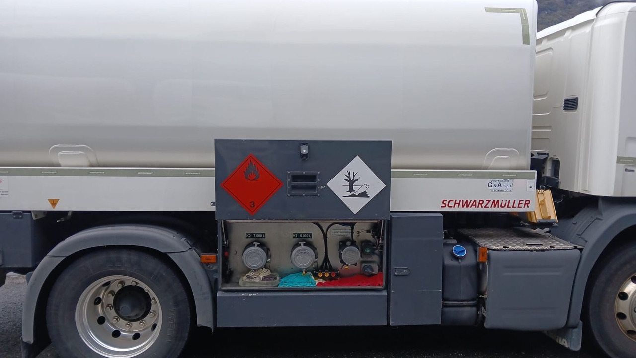 Scania P450 LB 4x2, ADR, Schwarzmueller Anhaenger Fuel - Camion cisterna: foto 4 Scania P450 LB 4x2, ADR, Schwarzmueller Anhaenger Fuel - Camion cisterna: foto 4