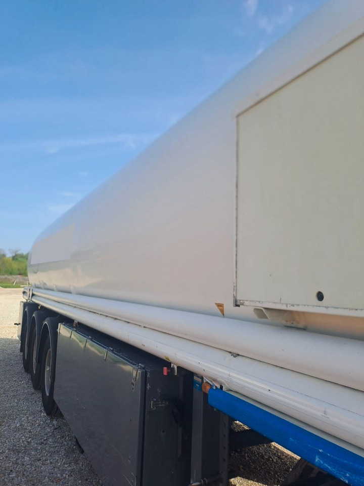 Schrader ADR, Treibstoff Diesel/Benzin, 4 Kammern, Sening Schrader ADR, Treibstoff Diesel/Benzin, 4 Kammern, Sening - Semirimorchio cisterna: foto 5 Schrader ADR, Treibstoff Diesel/Benzin, 4 Kammern, Sening Schrader ADR, Treibstoff Diesel/Benzin, 4 Kammern, Sening - Semirimorchio cisterna: foto 5