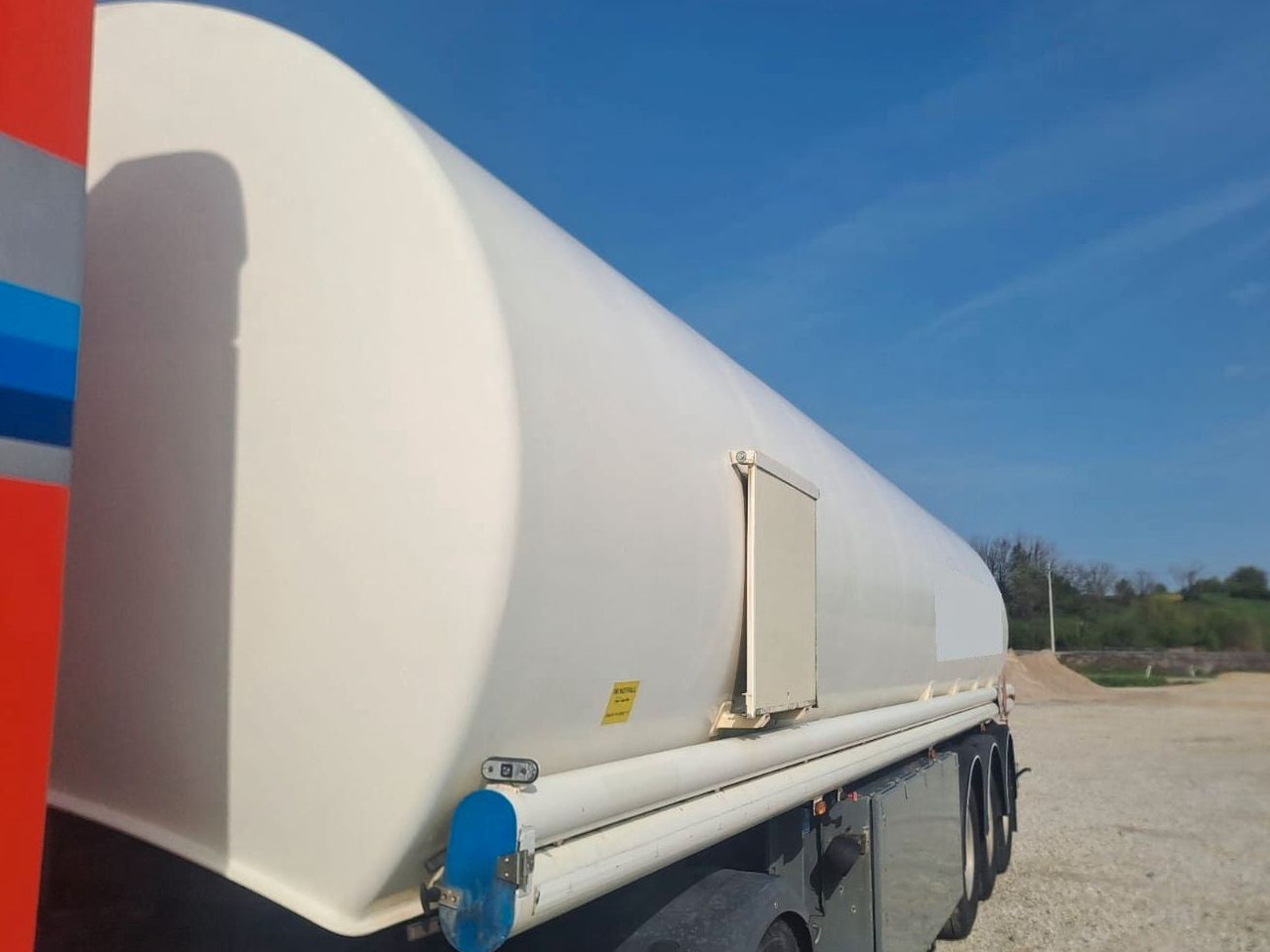 Schrader ADR, Treibstoff Diesel/Benzin, 4 Kammern, Sening Schrader ADR, Treibstoff Diesel/Benzin, 4 Kammern, Sening - Semirimorchio cisterna: foto 2 Schrader ADR, Treibstoff Diesel/Benzin, 4 Kammern, Sening Schrader ADR, Treibstoff Diesel/Benzin, 4 Kammern, Sening - Semirimorchio cisterna: foto 2