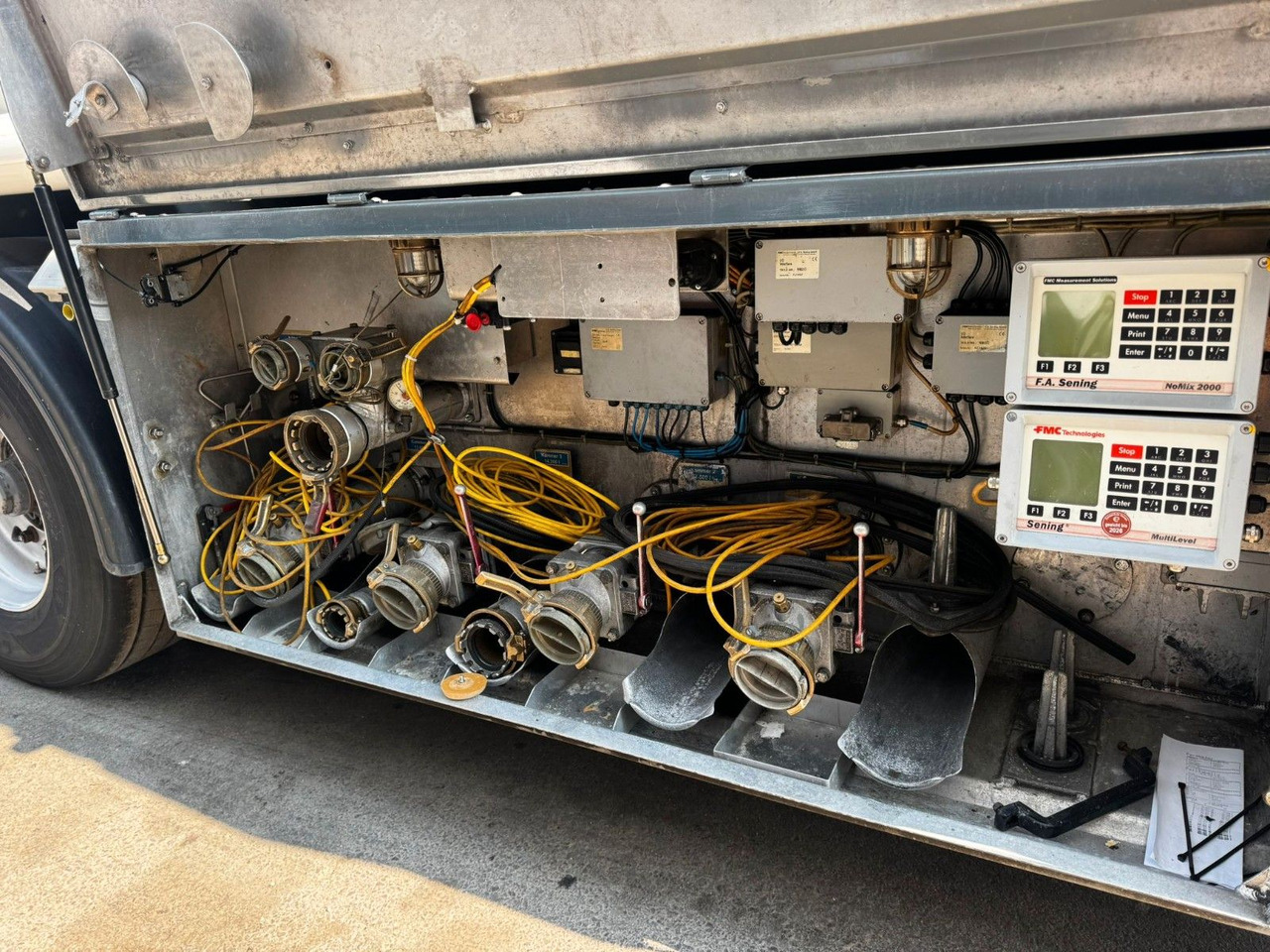 Semirimorchio cisterna Schrader Treibstoff Diesel/Benzin, 4 Kammern, Sening: foto 10