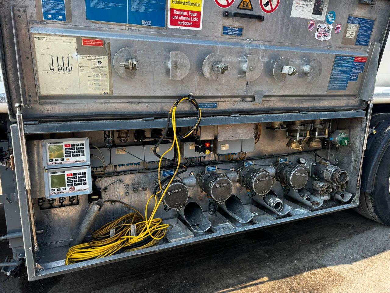 Semirimorchio cisterna Schrader Treibstoff Diesel/Benzin, 4 Kammern, Sening: foto 9