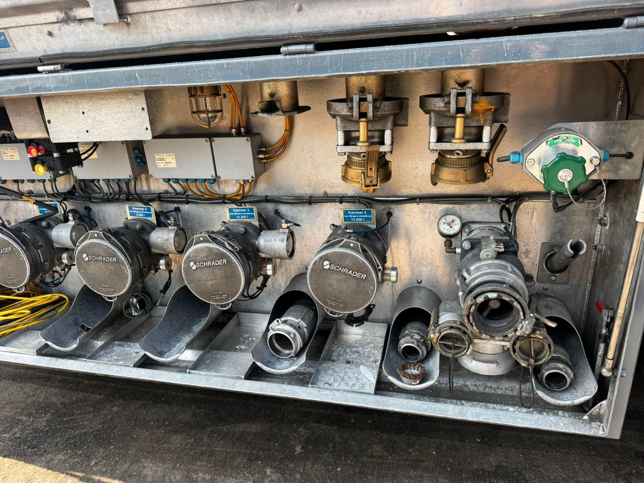 Semirimorchio cisterna Schrader Treibstoff Diesel/Benzin, 4 Kammern, Sening: foto 7