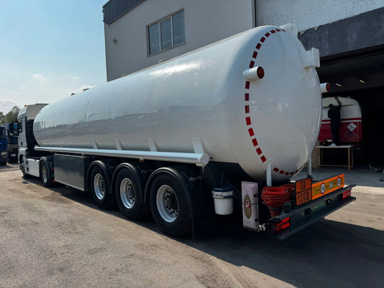 Schrader Treibstoff Diesel/Benzin, 4 Kammern, Sening - Semirimorchio cisterna: foto 4 Schrader Treibstoff Diesel/Benzin, 4 Kammern, Sening - Semirimorchio cisterna: foto 4