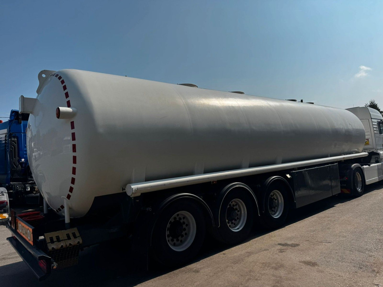 Schrader Treibstoff Diesel/Benzin, 4 Kammern, Sening - Semirimorchio cisterna: foto 3 Schrader Treibstoff Diesel/Benzin, 4 Kammern, Sening - Semirimorchio cisterna: foto 3