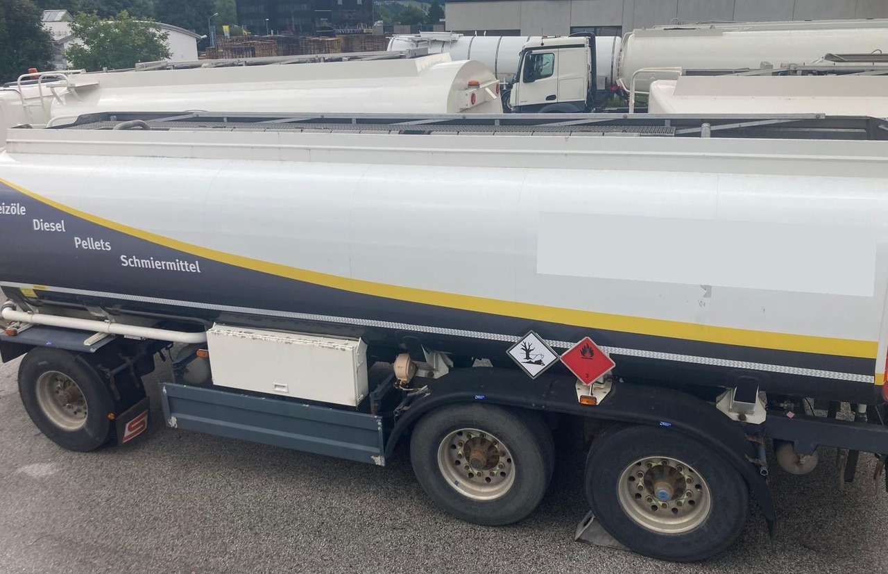 Schwarzmüller Schwingenschlögel, ADR, 3 Kammern, Fuel+Diesel - Rimorchio cisterna: foto 2 Schwarzmüller Schwingenschlögel, ADR, 3 Kammern, Fuel+Diesel - Rimorchio cisterna: foto 2