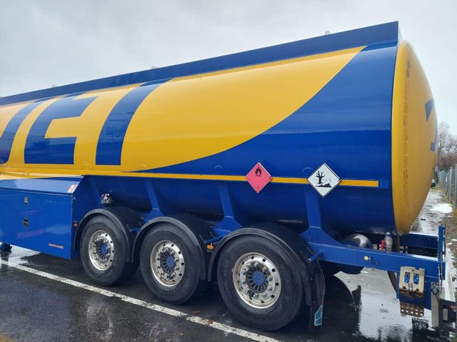 Schwarzmüller Schwingenschlögel,ADR,Diesel/Benzin, 5 Kammern Schwarzmüller Schwingenschlögel,ADR,Diesel/Benzin, 5 Kammern - Semirimorchio cisterna: foto 2 Schwarzmüller Schwingenschlögel,ADR,Diesel/Benzin, 5 Kammern Schwarzmüller Schwingenschlögel,ADR,Diesel/Benzin, 5 Kammern - Semirimorchio cisterna: foto 2