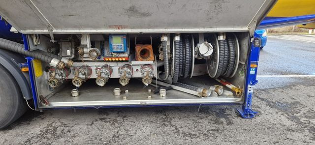 Schwarzmüller Schwingenschlögel,ADR,Diesel/Benzin, 5 Kammern Schwarzmüller Schwingenschlögel,ADR,Diesel/Benzin, 5 Kammern - Semirimorchio cisterna: foto 5 Schwarzmüller Schwingenschlögel,ADR,Diesel/Benzin, 5 Kammern Schwarzmüller Schwingenschlögel,ADR,Diesel/Benzin, 5 Kammern - Semirimorchio cisterna: foto 5