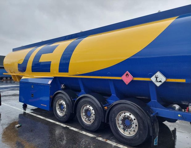 Schwarzmüller Schwingenschlögel,ADR,Diesel/Benzin, 5 Kammern Schwarzmüller Schwingenschlögel,ADR,Diesel/Benzin, 5 Kammern - Semirimorchio cisterna: foto 1 Schwarzmüller Schwingenschlögel,ADR,Diesel/Benzin, 5 Kammern Schwarzmüller Schwingenschlögel,ADR,Diesel/Benzin, 5 Kammern - Semirimorchio cisterna: foto 1