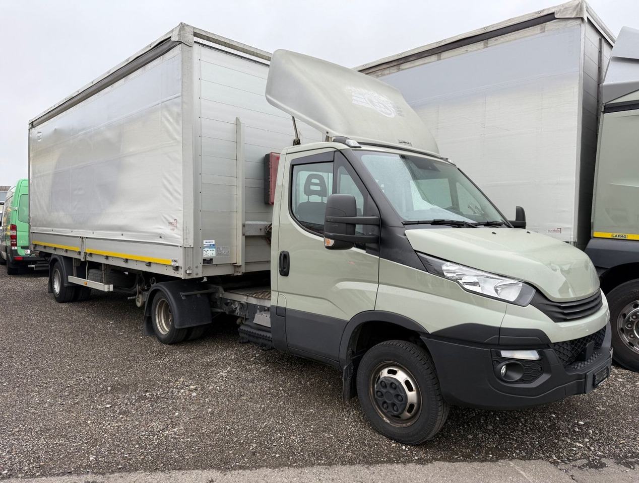 Iveco 50C18T Daily 4x2,E6,mit Auflieger Mobas 7.5 Lade - Trattore stradale: foto 1 Iveco 50C18T Daily 4x2,E6,mit Auflieger Mobas 7.5 Lade - Trattore stradale: foto 1