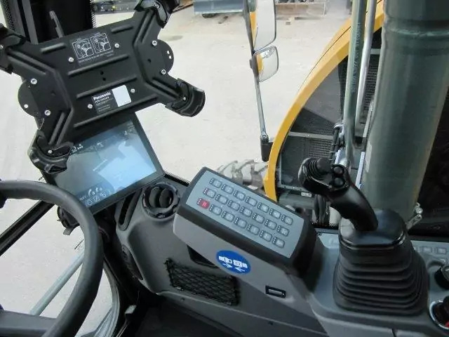Escavatore gommato 2022 Liebherr A 913 Compact G6.0-D: foto 10