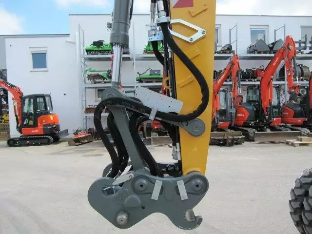Escavatore gommato 2022 Liebherr A 913 Compact G6.0-D: foto 8