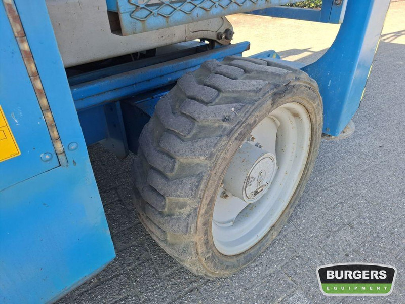 Piattaforma a pantografo Genie GS4390 RT: foto 11 Piattaforma a pantografo Genie GS4390 RT: foto 11