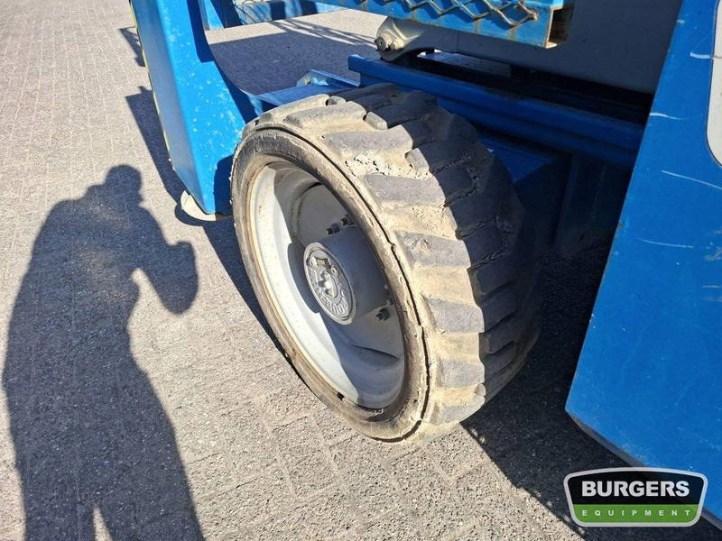 Piattaforma a pantografo Genie GS4390 RT: foto 12 Piattaforma a pantografo Genie GS4390 RT: foto 12