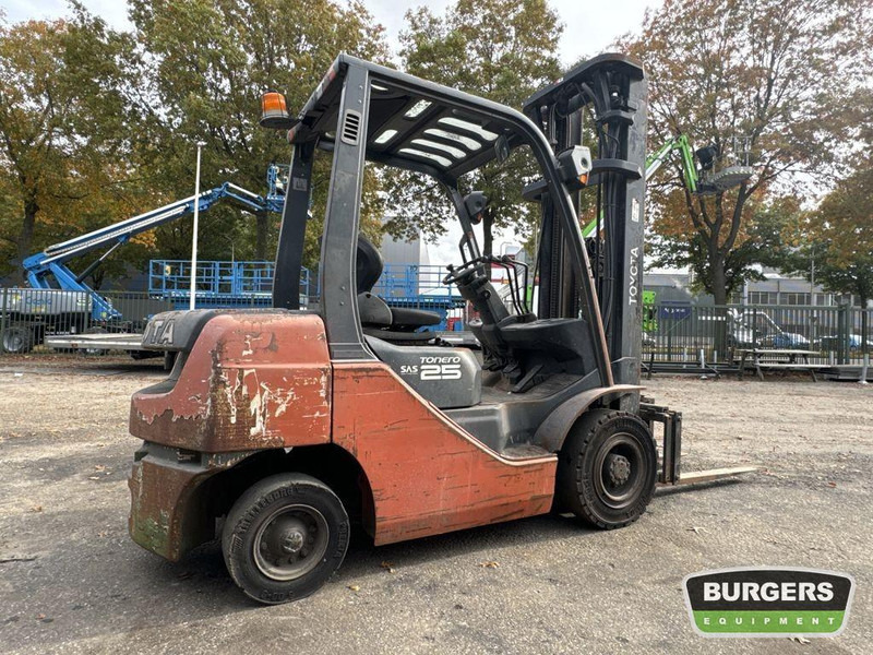 Toyota 8FDF25 - Carrello elevatore diesel: foto 4 Toyota 8FDF25 - Carrello elevatore diesel: foto 4