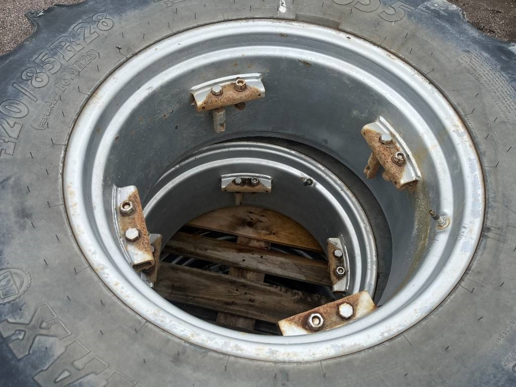 Pneumatico per Macchina agricola Agrimax 650/65-38 420/85-28 till Case MX 135: foto 6